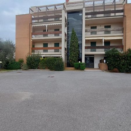 Appartamento Santa Costanza Con Piscina San Vincenzo Luaran gambar