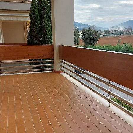 Appartamento Santa Costanza Con Piscina San Vincenzo Luaran gambar
