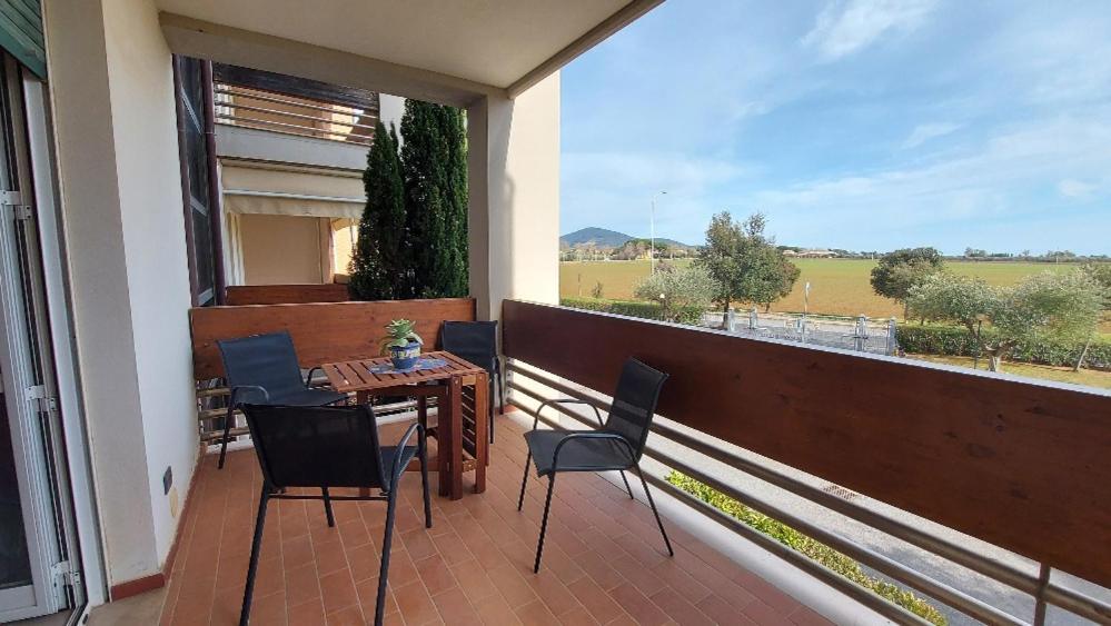 Appartamento Santa Costanza Con Piscina San Vincenzo Luaran gambar