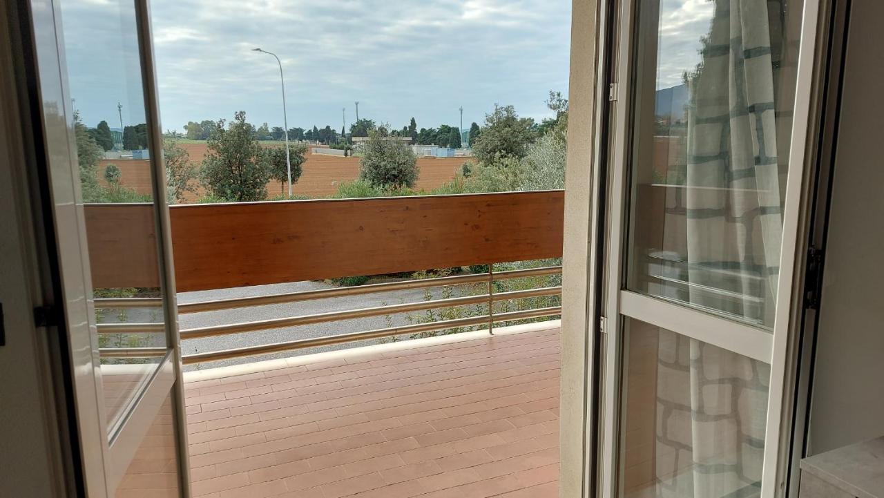 Appartamento Santa Costanza Con Piscina San Vincenzo Luaran gambar